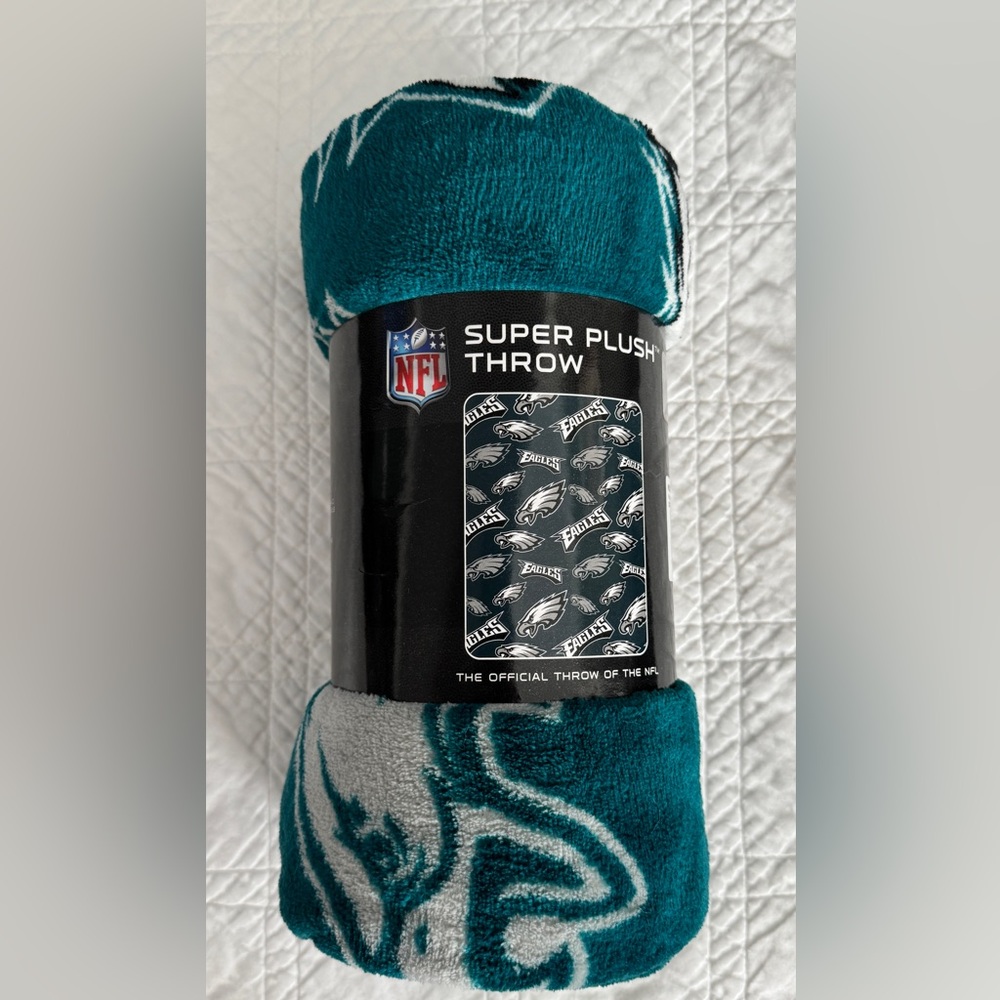 NWT Philadelphia Eagles NFL super plush throw 46” x 60”